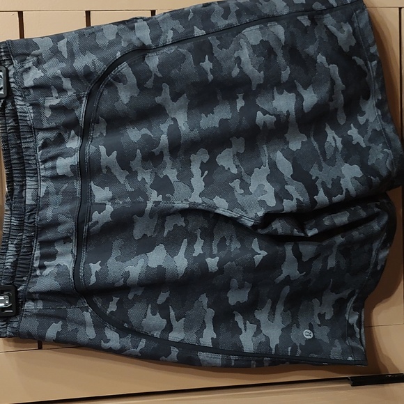 Lululemon Pace Breaker Short *9" UpdatedGlitch Camo Moon Blue Black Granite M - Picture 6 of 9